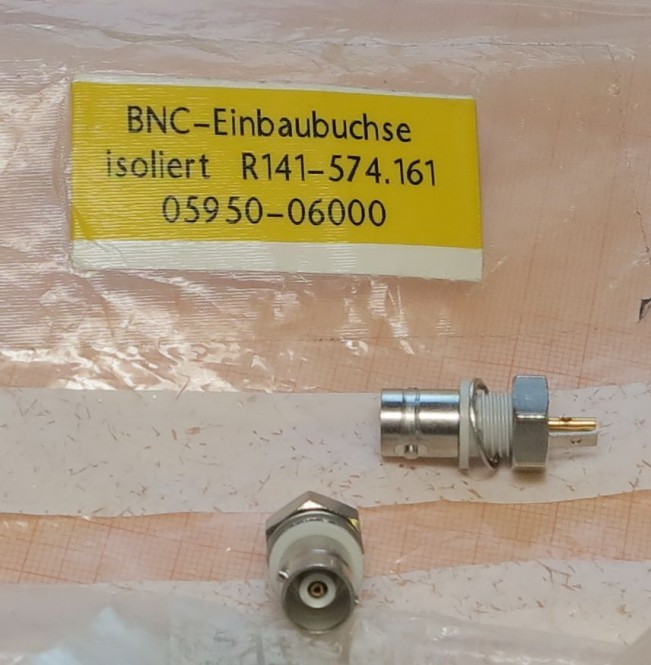 R141574161 isolierte BNC Einbaubuchse 